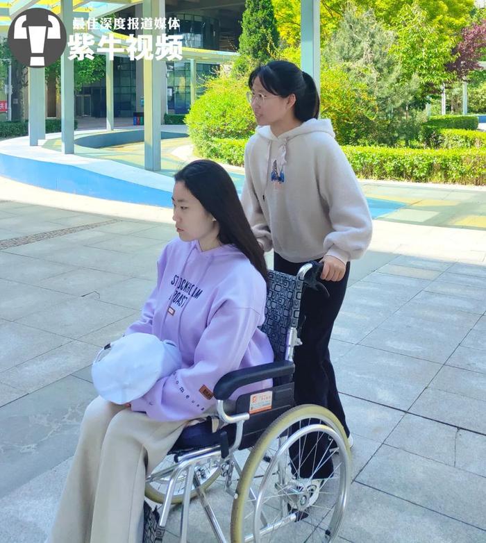 【紫牛头条】高分考上大学的“轮椅女孩”斩获全国大赛金奖：感恩同学们的爱心接力