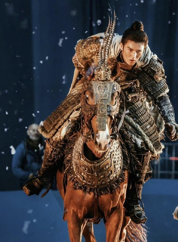 人气男演员排行榜_2023年内娱男明星影响力榜单更新,肖战排在第二名,第一名是黑马