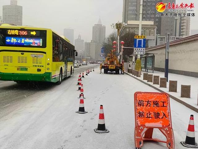 @乌鲁木齐车主 北门东向西方向增设可变车道