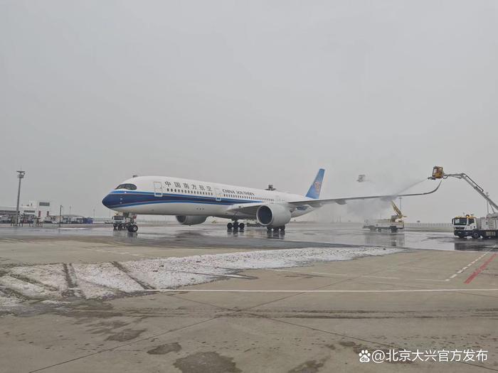 大兴机场全力做好降雪期间航班和旅客服务保障