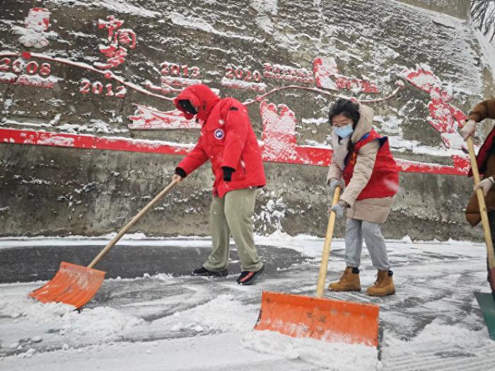 石景山全力应对强降雪！扫雪铲冰倡议书、供热报修电话请查收→