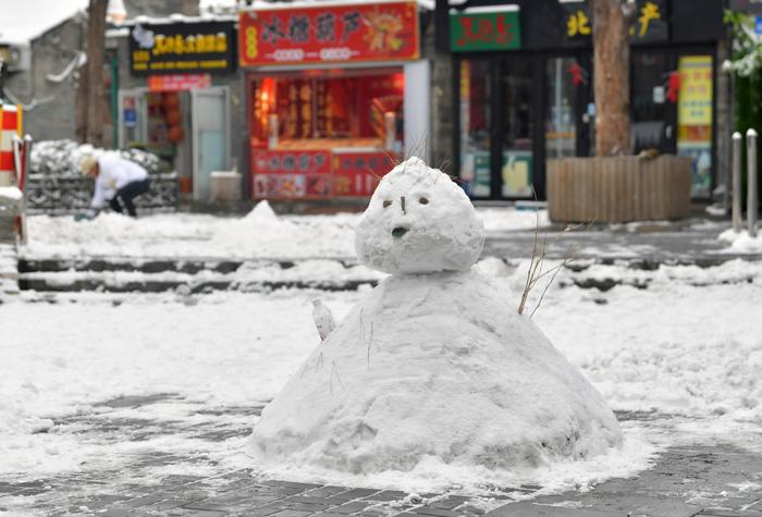 北京大部分地区有5-10厘米积雪，这场雪容易“堆雪人”吗？