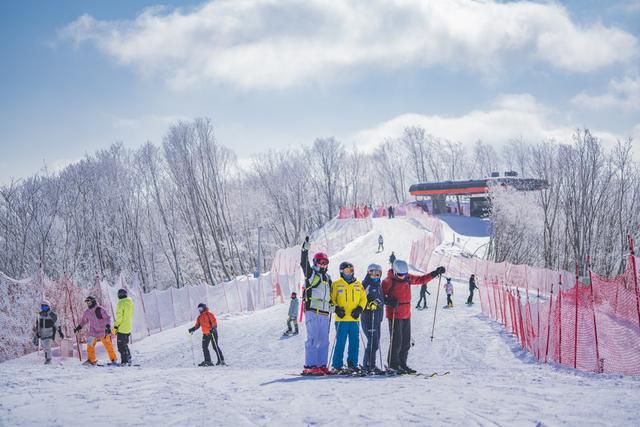 以“世界三大粉雪基地”之势，打造“中国第一滑雪胜地”｜从长白山脉起笔——吉林省冰雪产业破圈观察（上）