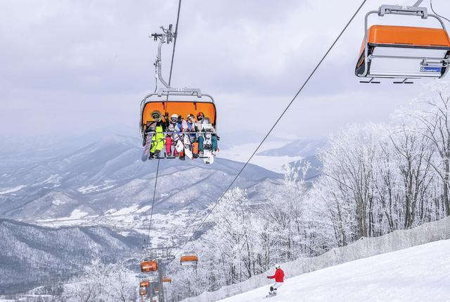 以“世界三大粉雪基地”之势，打造“中国第一滑雪胜地”｜从长白山脉起笔——吉林省冰雪产业破圈观察（上）