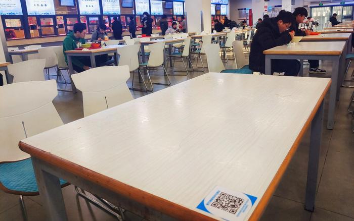 天津大学两千余张餐桌贴上二维码，师生“扫一扫”给食堂提建议