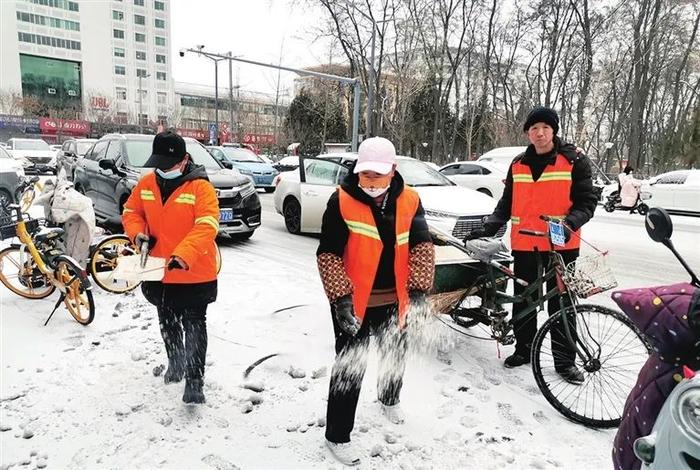 出动作业车700余辆！太原城管环卫系统浴“雪”奋战保通畅！