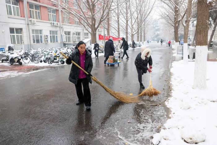 雪 ҉҉ 雪 ҉҉ 雪 ҉҉ 雪 ҉҉ 雪 ҉҉……北交大陪你温暖过冬……