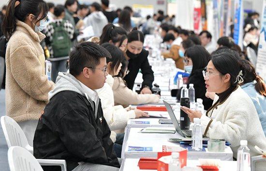 高职生成了企业招聘的“香饽饽”