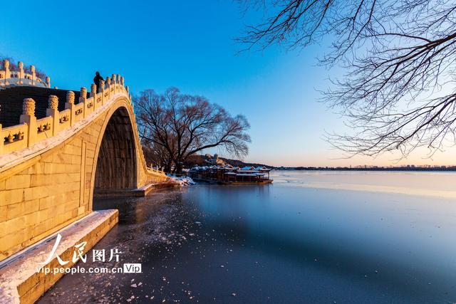 北京颐和园雪后风光美如画