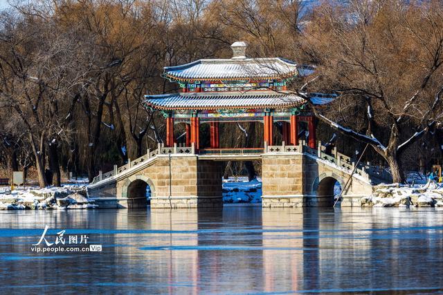 北京颐和园雪后风光美如画