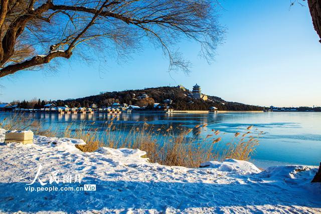 北京颐和园雪后风光美如画