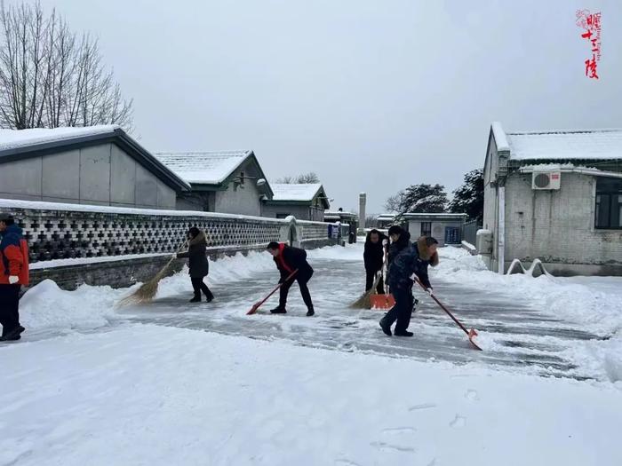 看雪后定陵的美