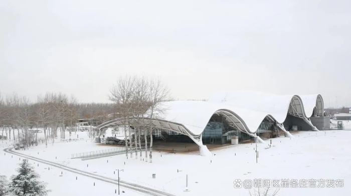 欣赏崔各庄雪日美景，感受独特浪漫