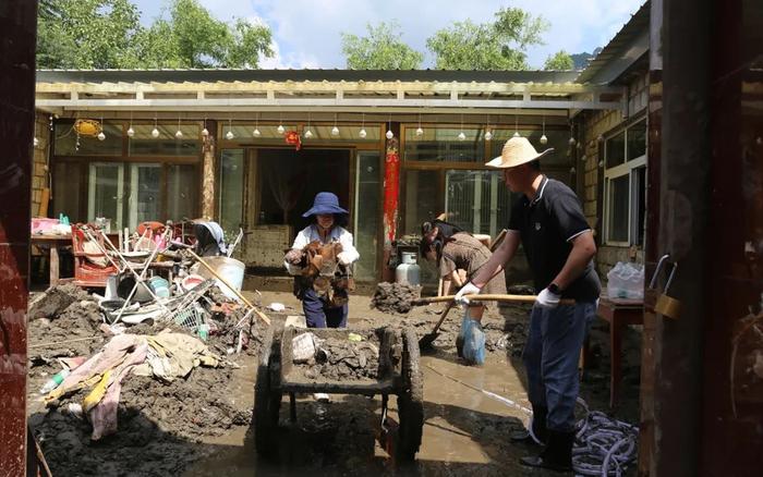 韩玉：脚上的泥土多了，离乡亲们也更近了｜北京法官故事