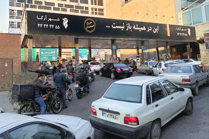 早安·世界｜疑遭黑客攻击，伊朗60%的加油站停摆