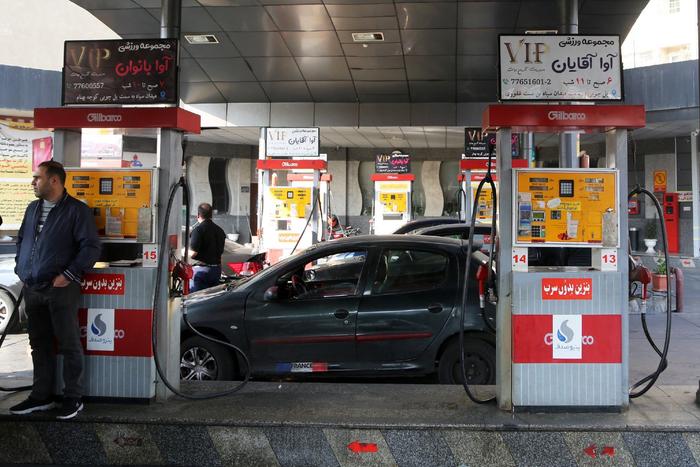早安·世界｜疑遭黑客攻击，伊朗60%的加油站停摆
