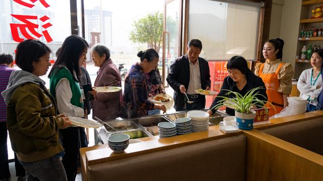 重庆奉节县：办好助老“小食堂” 服务基层“大民生”