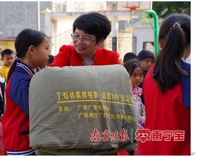 南宁才女丁灯诗歌微电影《飞翔的爱》获多个奖项