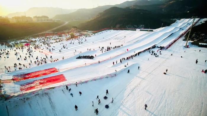 滑雪、温泉、演出、烟花……元旦旅游市场充满浪漫元素！