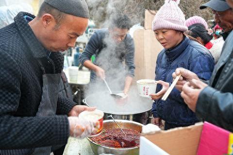 青海民和县灾区安置点一线探访：“心里踏实，希望就在”