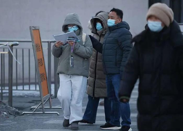 今天，图书馆空了