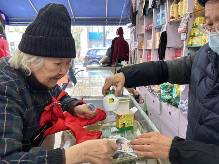 近70年百货老店面临“打烊”，镇店之宝和怀旧日用品上海小囡都用过！店长苦撑盼奇迹...