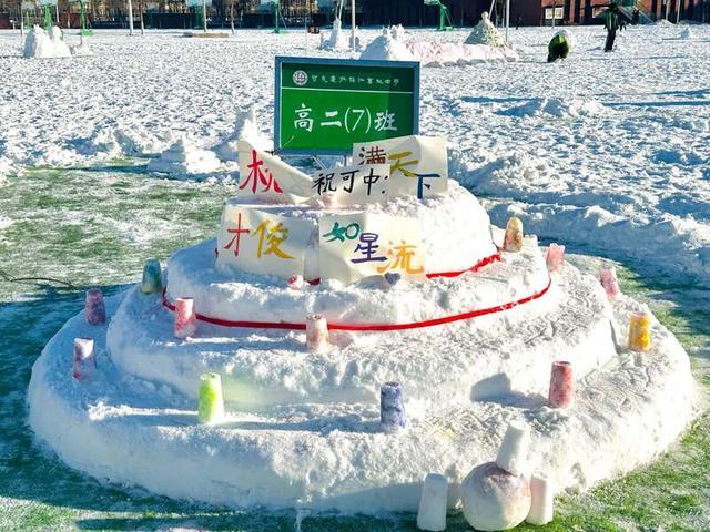 太有创意了！来看新疆可克达拉市镇江高级中学的“雪人”造型