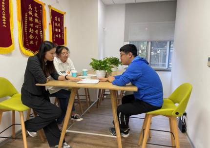 为人才引进落户送上贴心服务，上海徐汇人才服务中心主动出击