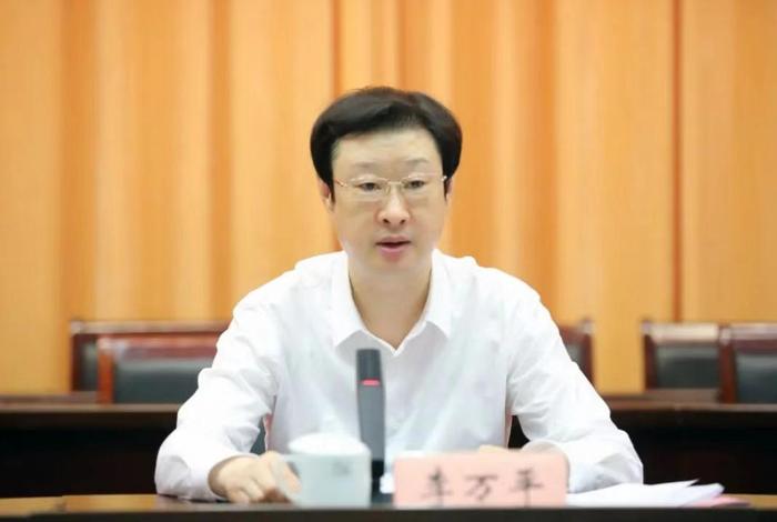 南京市六合区委原书记李万平被通报收受164瓶茅台酒