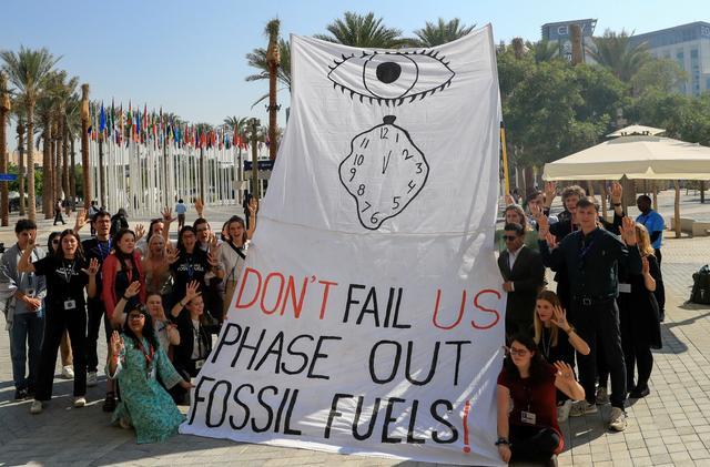 COP28共识的艰辛达成与历史性意义：结束化石燃料时代的开始