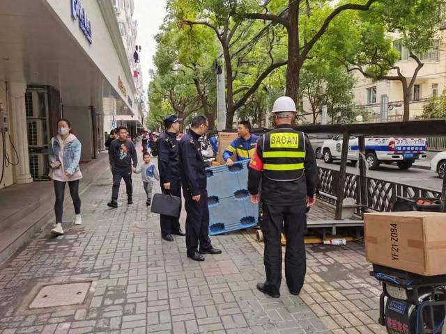 快递站占道经营、噪音扰民怎么办？上海徐汇斜土街道开展综合整治