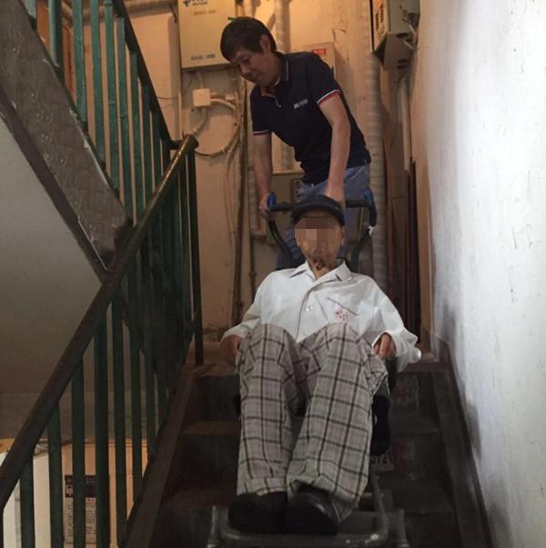 政府买单的“爬楼机”服务，为何会不时遗漏残疾人和老年人？