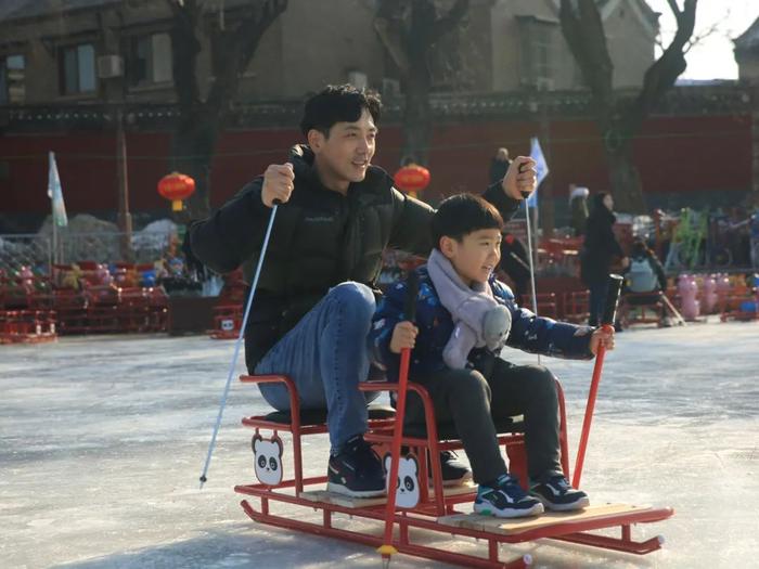 北京市公园管理中心第十届冰雪游园会全面开启