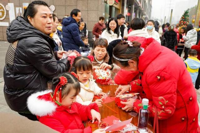 重庆九龙坡区：绿色低碳迎新年 垃圾分类美家园