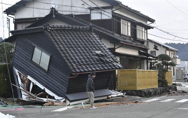 日本石川县轮岛市已报告50余起房屋倒塌，道路损毁救援受阻