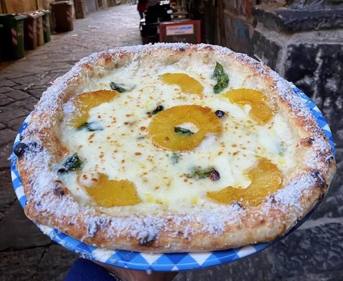 意大利名厨在披萨上放菠萝，网友因此吵翻了……
