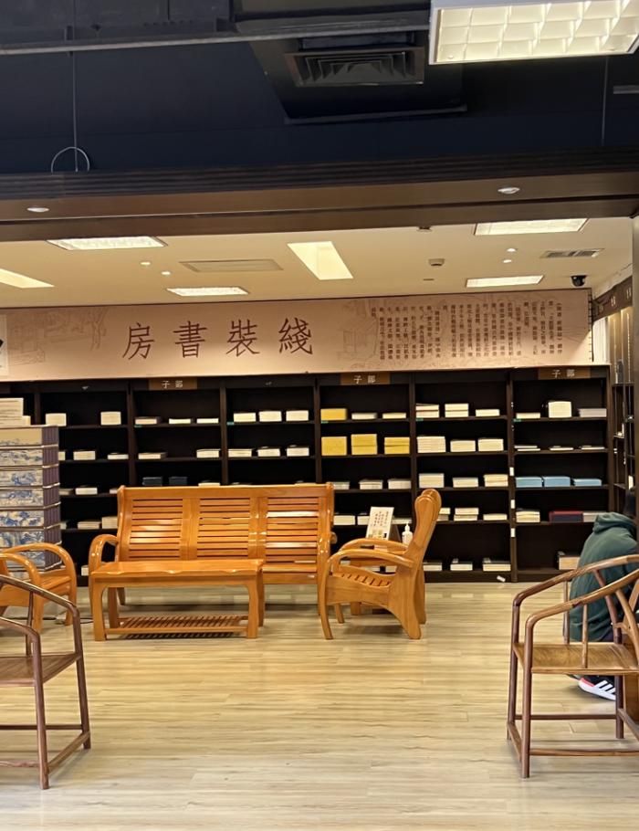 这家在上海福州路开了近70年的书店，即将闭店改造！读者提要求，书店答复