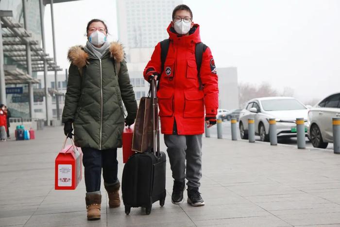 今天，一股冷空气扑向青岛！晚上嘎嘎冷！网友：你可真是掐着点来啊，老祖宗诚不欺我