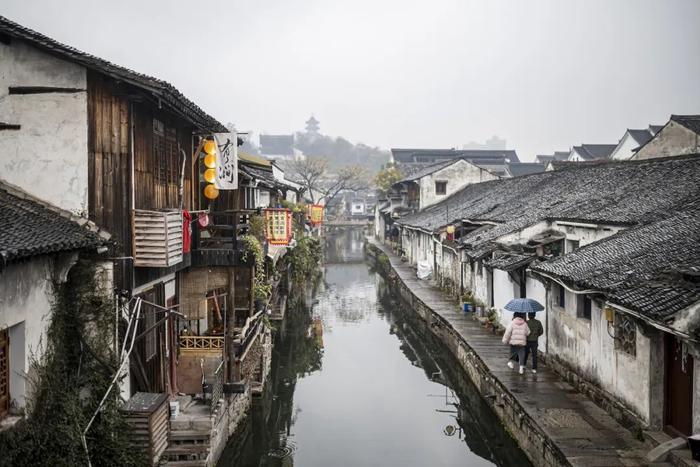 今天，一股冷空气扑向青岛！晚上嘎嘎冷！网友：你可真是掐着点来啊，老祖宗诚不欺我