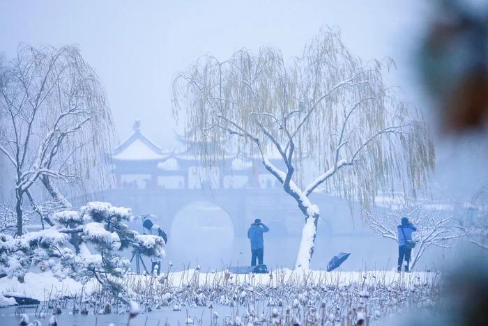 今天，一股冷空气扑向青岛！晚上嘎嘎冷！网友：你可真是掐着点来啊，老祖宗诚不欺我