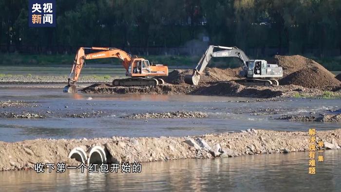 行贿者在张晓霈家5分钟路程内开餐厅送钱，为其复式住房进行高档装修