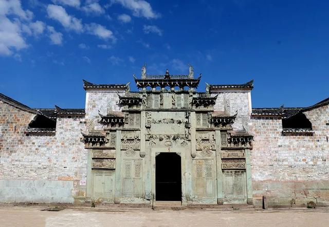 略赣派建筑之美，玉隆万寿宫、千年古刹正觉寺、你都可以在此一睹风采。