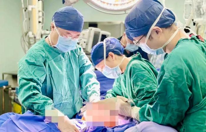 国内首例！北京医院完成人工心脏植入后患者结肠癌手术