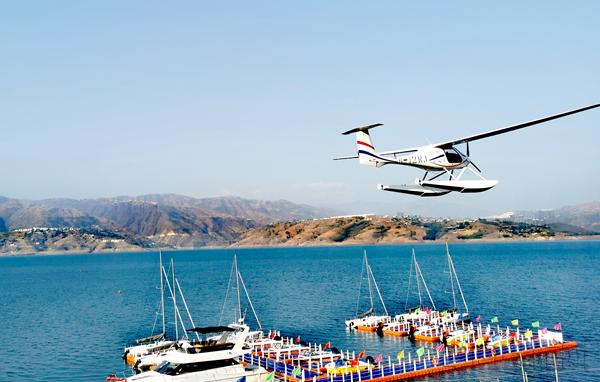 全球首架水上电动飞机在全球第二大水利发电站开飞