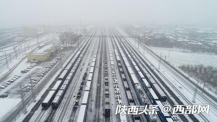 图片丨大雪中 他们全力确保铁路运输安全