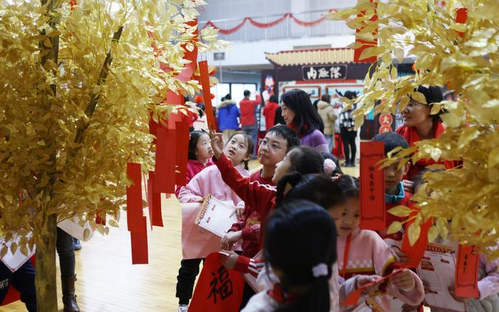 校园里多了“老字号一条街”，北京小学学生期末轻松“乐考”