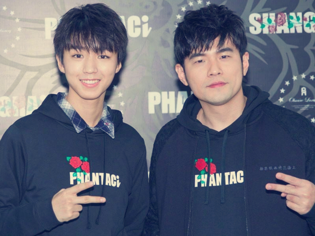 王俊凯为周杰伦庆45岁生日,升级庆生蛋糕,想追星的跟他学学