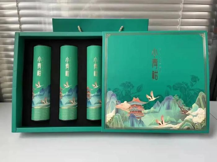 被称“小心肝”的小青柑，配上云南普洱，一颗泡一天，柑香四溢，回味悠长！