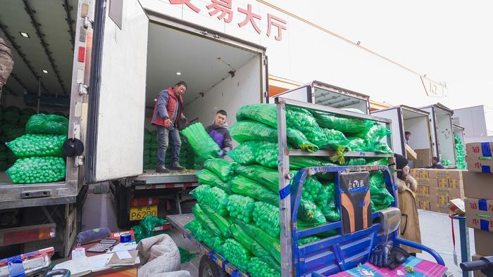 进入节前采购高峰，首衡高碑店市场增加储备稳定物价