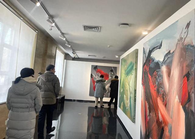 “归乡——东北艺术家的游牧”艺术作品展在长春开幕